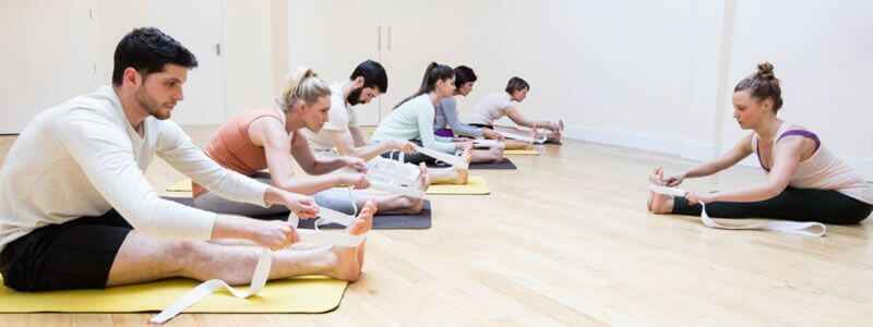 Personas en un curso de Yoga